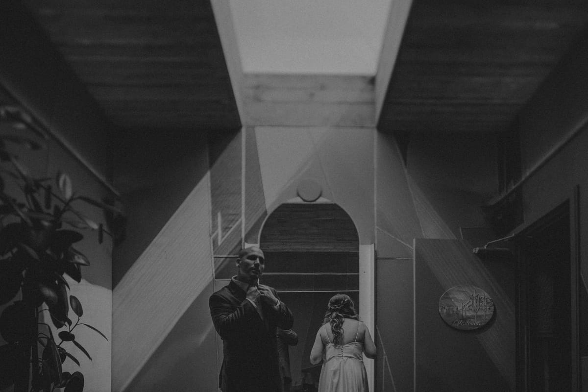 wedding photographer captured this wedding day with so much art and beautiful use of light and shadow