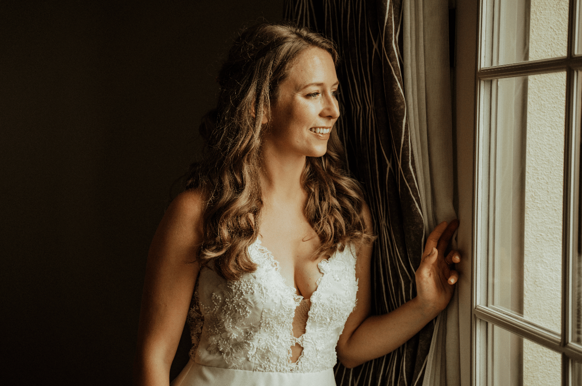 bride gets ready for her dream wedding at terranea resort in california
