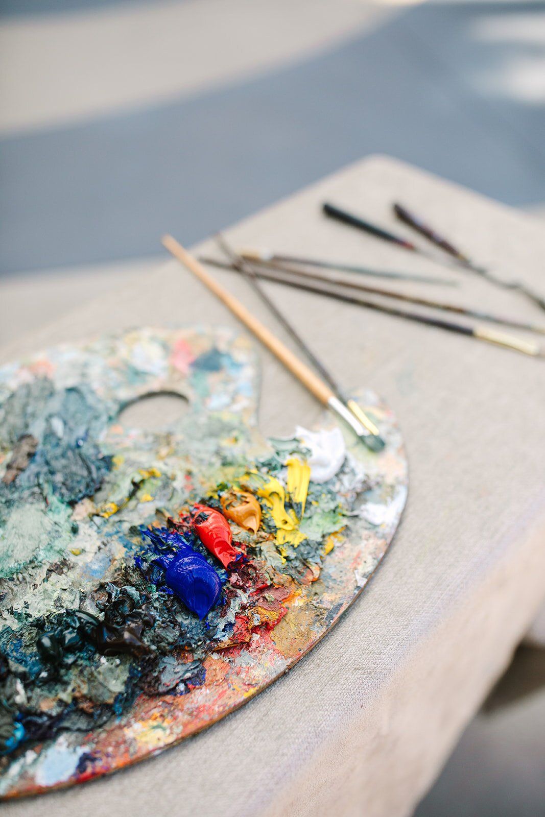 colorful LA wedding complete with a painter