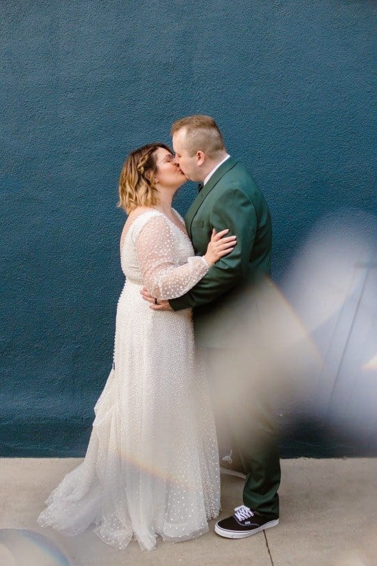 los angeles wedding full of fun and pops of color