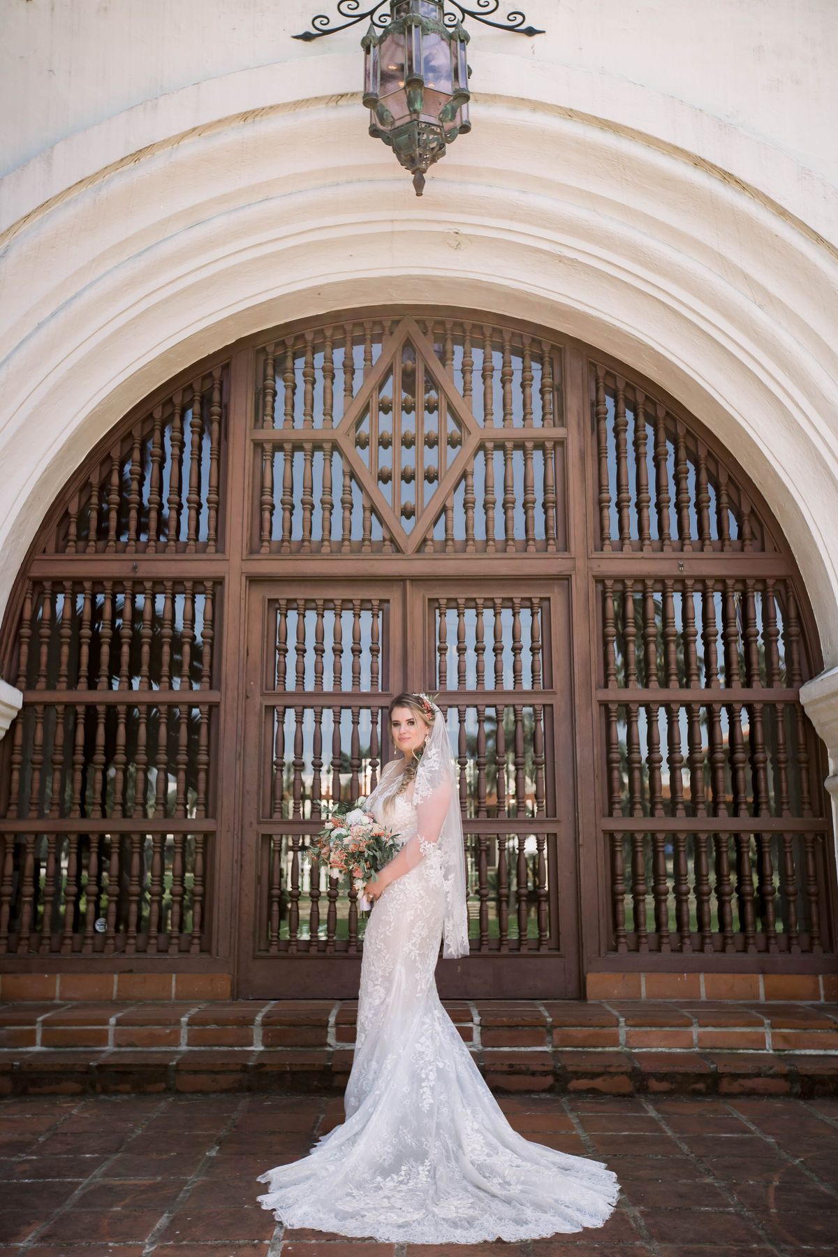 stunning bridal portraits at santa barbara city hall