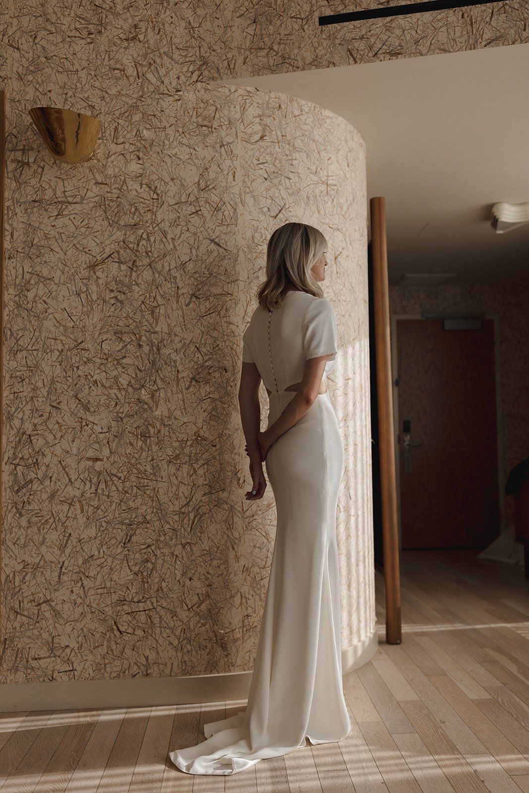 austrailian bride gets ready for her destination wedding in los angeles, california