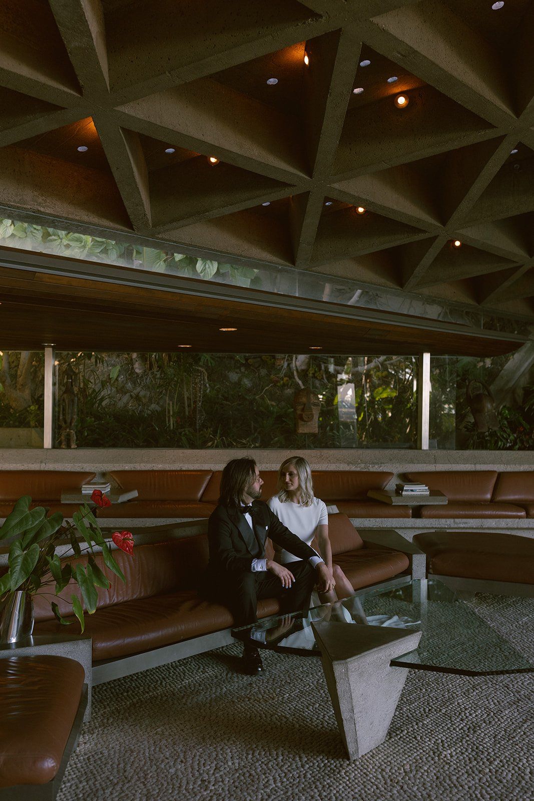 couple gets married at the Sheats–Goldstein Residence in los angeles, california