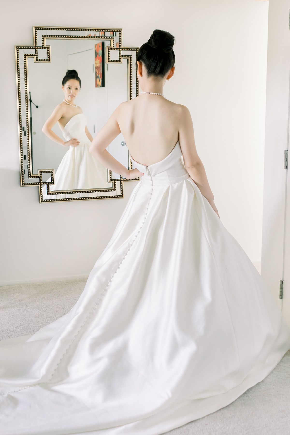 getting ready photo's with bride's effortless hair and makeup look