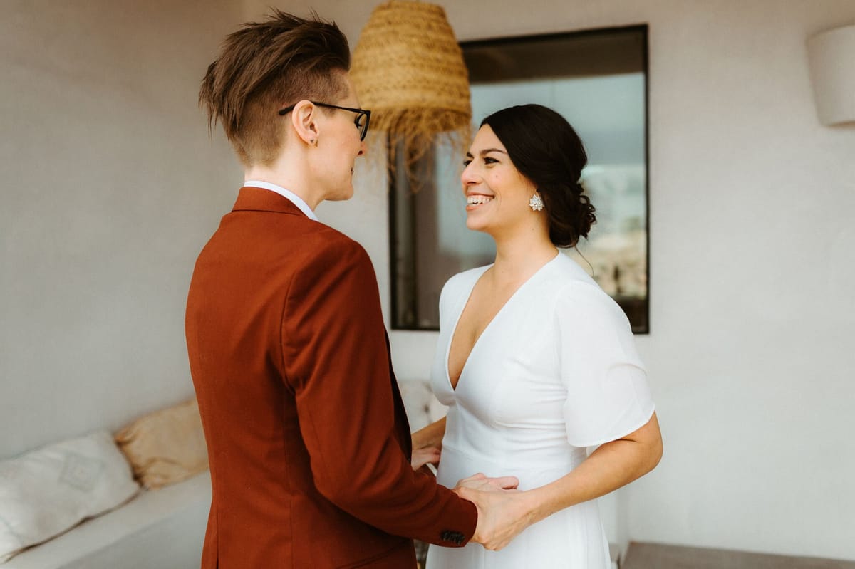 airbnb in joshua tree for couple's first look moment