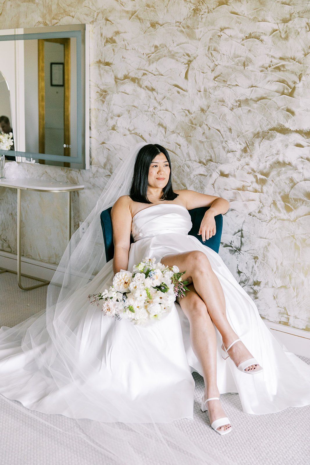 mia_peter_gettingready_352.jpg