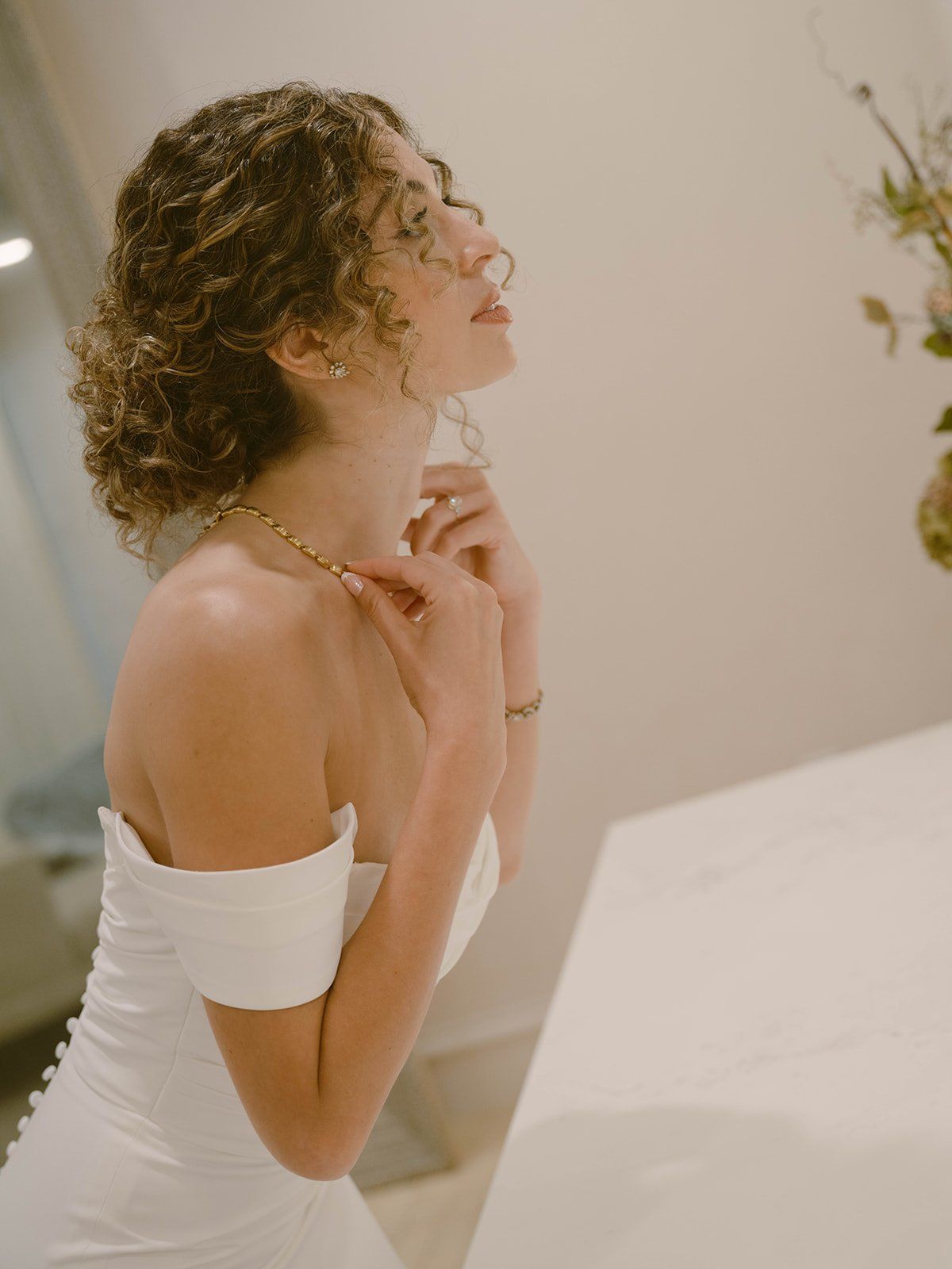 bride embraces naturally curly hair for her bridal look. Emily Lynn & Co. executed the bridal hairstyle of her dreams.