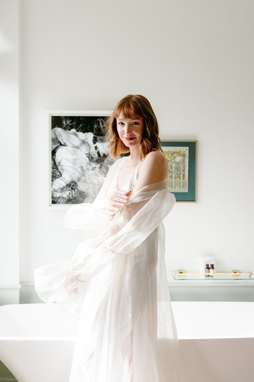 bride with short hair goes for an effortless and wavy look