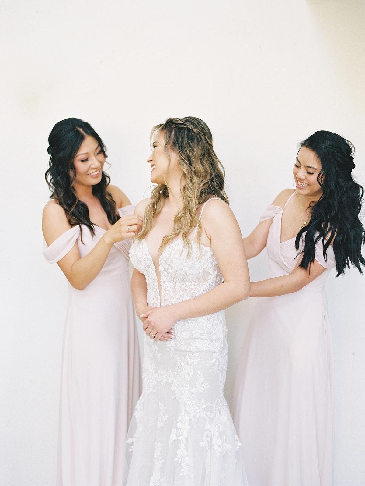 bride and brides maids with natural makeup and stunning loose coastal beach wave look for her wedding at Saddlerock Ranch