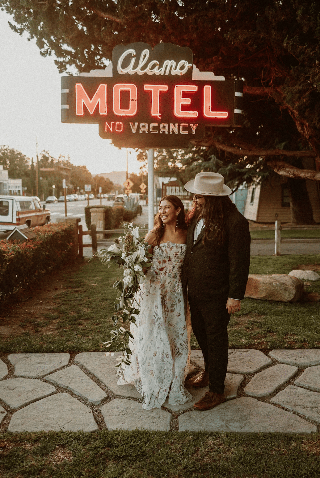 los alamos wedding that felt like a backyard gathering