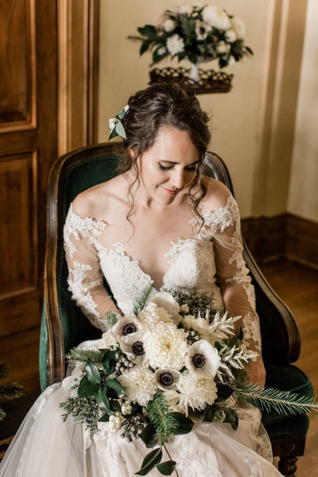 Modern Christmas Wedding Inpiration