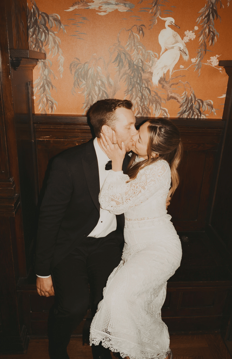 los angeles bride and groom elope in santa barbara at the courthouse