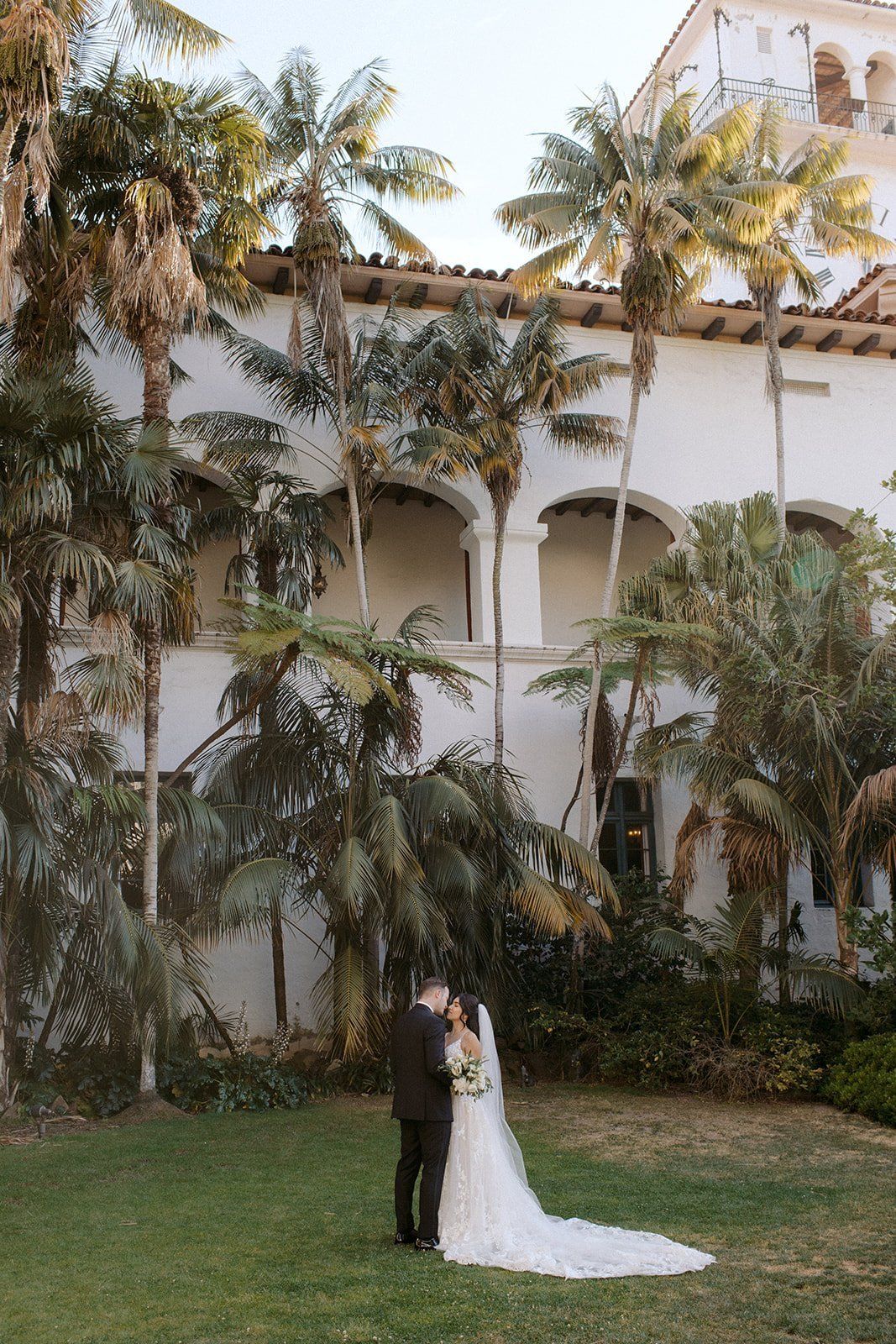 couple portraits on the lawn of the santa barbara courthouse