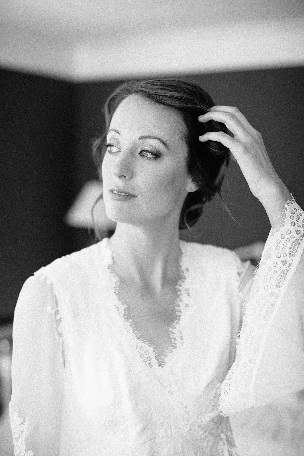 timeless getting ready portraits for pasadena bride