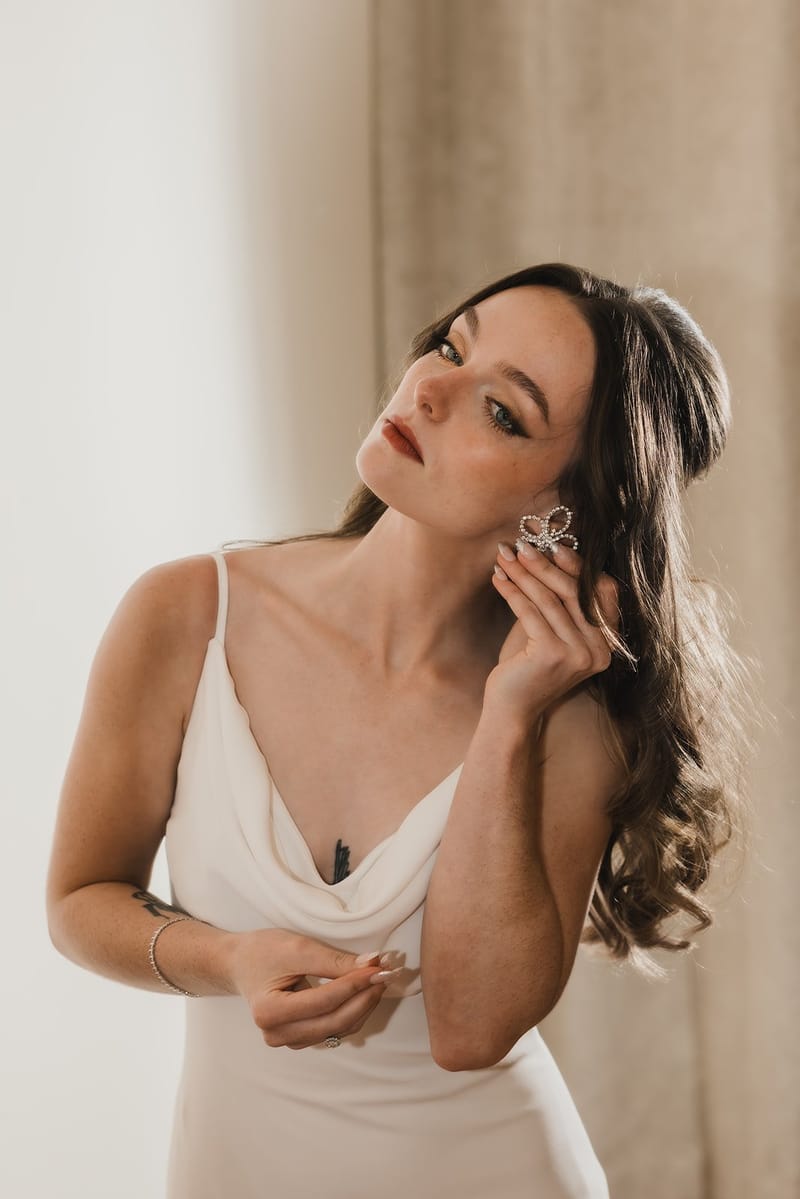 Bride chose 60’s inspired look for her destination wedding at The 1909 in Topanga Canyon, CA